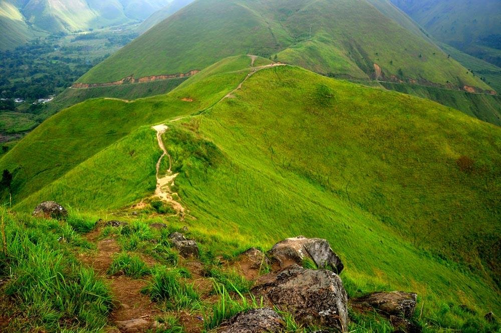 Bukit Holbung Samosir — Syurga Perbukitan Hijau dengan Panorama Tasik Toba